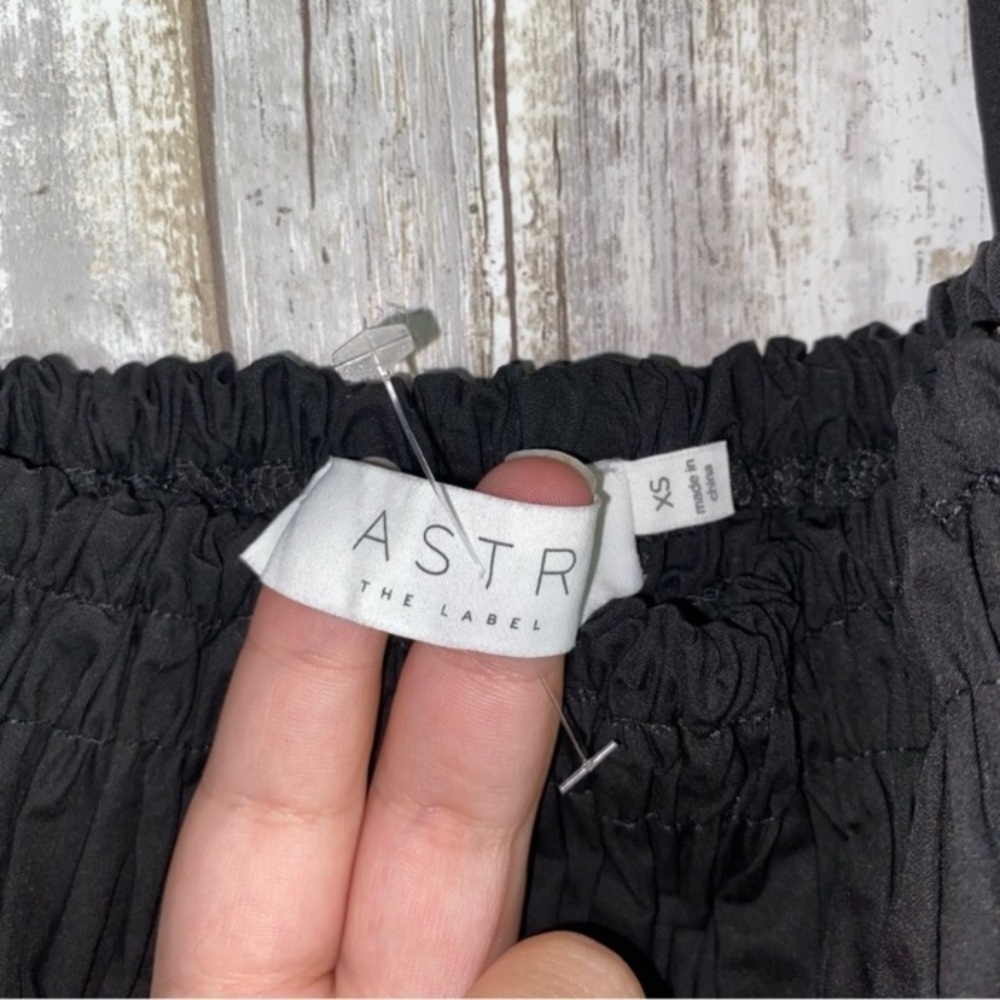 ASTR Savina Bubble Sleeve Black Top - Picture 6 of 7